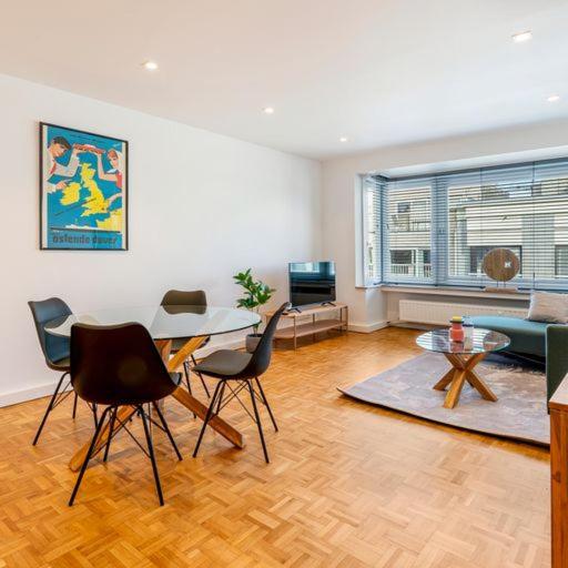 Fantastically Located Modern Apartment With Garage Available Oostende Bagian luar foto