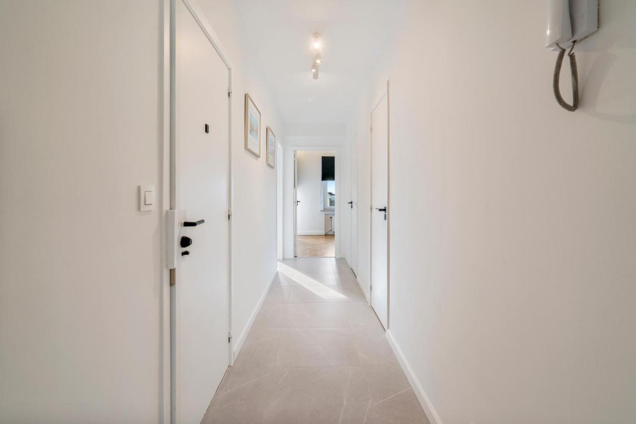 Fantastically Located Modern Apartment With Garage Available Oostende Bagian luar foto